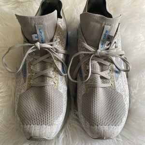 Brooks Levitate 3 Light Gray Running Shoes